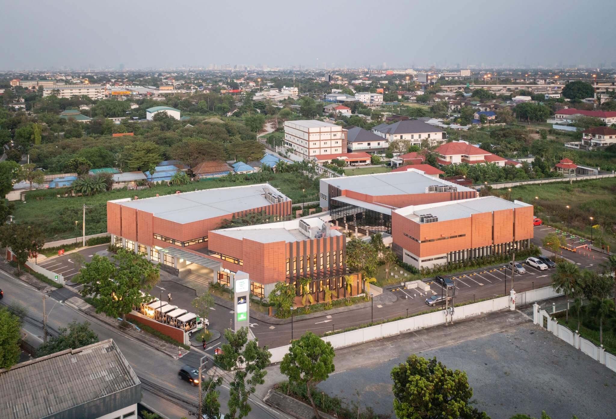 รับควบคุมงานก่อสรัาง สำนักงานใหญ่อำพลฟู๊ด6